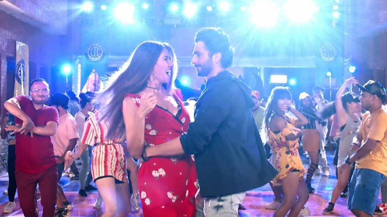 सनी-सोनाली ने जमाया पंजाबी तड़का, 'मम्मी नू पसंद' गाना हुआ रिलीज सनी-सोनाली ने जमाया पंजाबी तड़का, 'मम्मी नू पसंद' गाना हुआ रिलीज