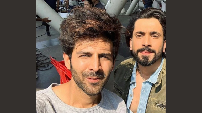 'पति पत्नी और वो' में सनी सिंह-कार्तिक आर्यन के 'ब्रोमांस' ने बिखेरा जादू 'पति पत्नी और वो' में सनी सिंह-कार्तिक आर्यन के 'ब्रोमांस' ने बिखेरा जादू