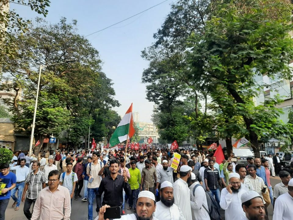 video: मुंबई में बॉलीवुड सेलेब्स ने किया CAA का विरोध