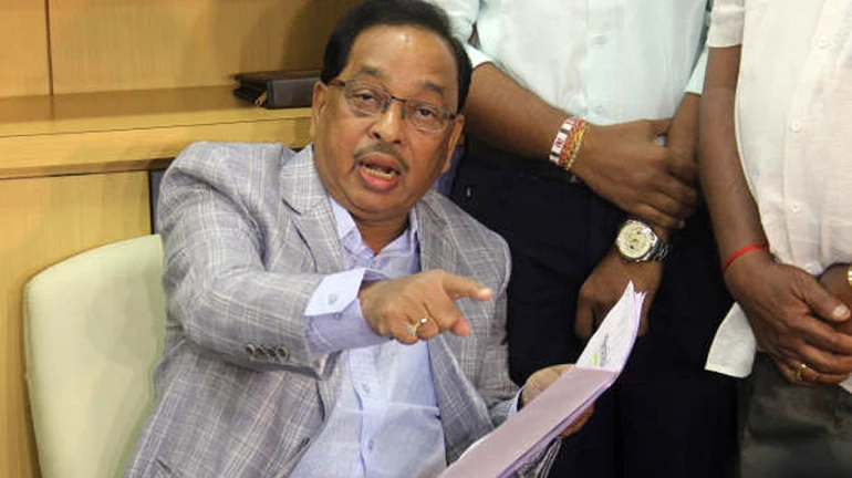 Why are you only sitting in Matoshree's cage? Narayan Rane slams Uddhav Thackeray Why are you only sitting in Matoshree's cage? Narayan Rane slams Uddhav Thackeray