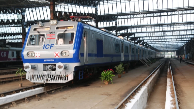 एसी लोकलचा प्रवास होणार स्वस्त? एसी लोकलचा प्रवास होणार स्वस्त?