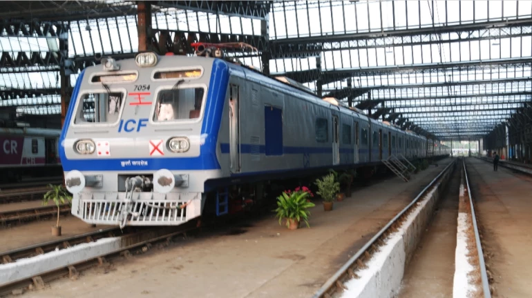 'इतक्या' एसी लोकलची बांधणी लांबणीवर 'इतक्या' एसी लोकलची बांधणी लांबणीवर