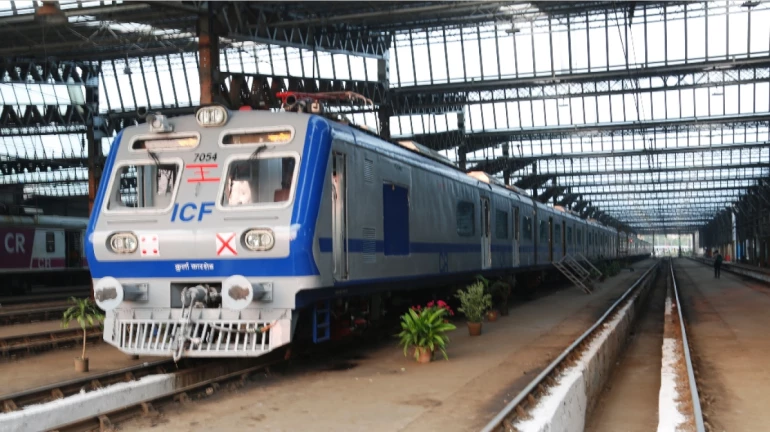 मुंबई में सभी लोकल ट्रेन हो सकती AC लोकल !