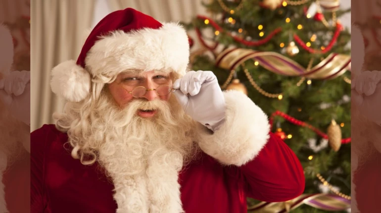 रेल्वे स्थानकात अवतरला सांताक्लॉज रेल्वे स्थानकात अवतरला सांताक्लॉज