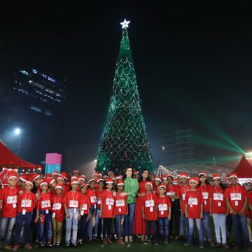 रिलायंस फाउंडेशन ने बनाया दुनिया का सबसे बड़ा क्रिसमस ट्री