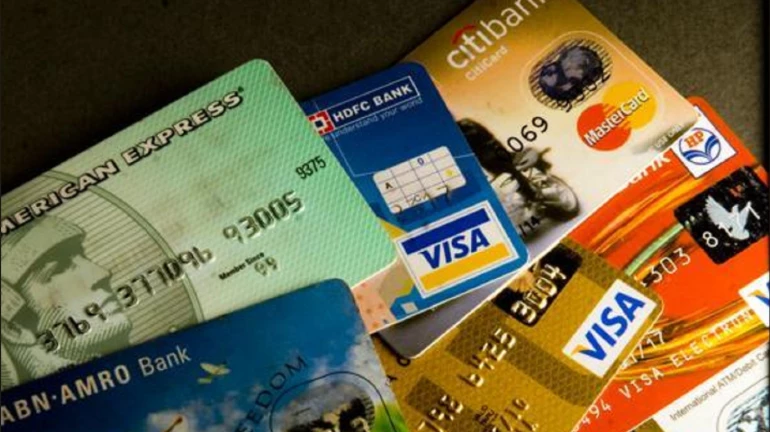 क्रेडिट कार्डऐवजी डेबिट कार्ड का वापरावे? जाणून घ्या...