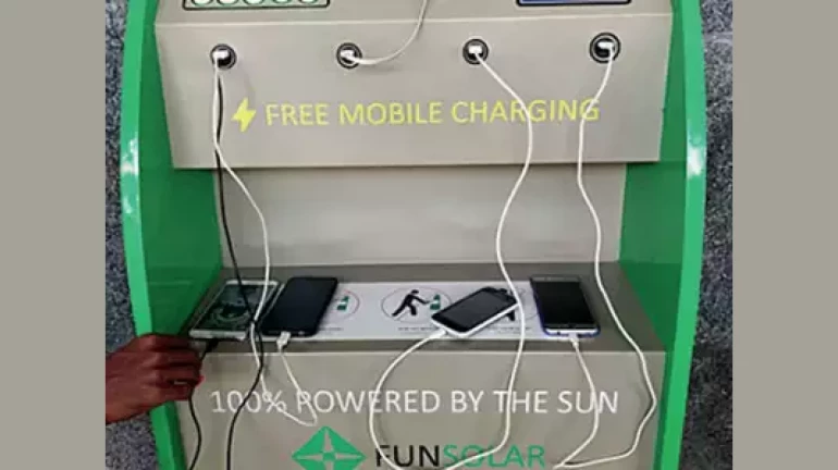 पश्चिम रेल्वेच्या 'या' स्थानकांवर मोबाइल चार्जिंग पॉइंट पश्चिम रेल्वेच्या 'या' स्थानकांवर मोबाइल चार्जिंग पॉइंट