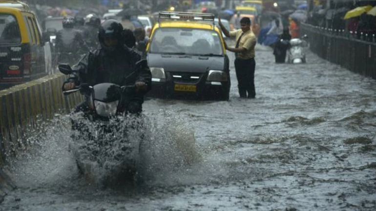 बुधवार को भी मुंबई और आसपास के इलाकों में लगातार बारिश की संभावना