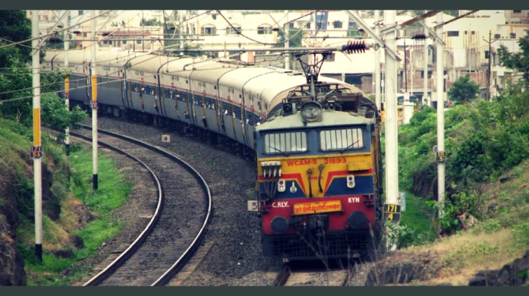 जलभराव के कारण पुणे-मुंबई के बीच पांच ट्रेनें रद्द