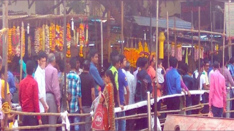Fewer people to be allowed at Mumbai's Siddhivinayak Temple amidst rising COVID-19 cases Fewer people to be allowed at Mumbai's Siddhivinayak Temple amidst rising COVID-19 cases