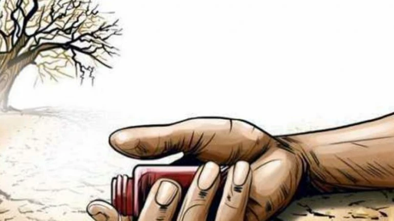 महिन्याभरात ३०० शेतकऱ्यांची आत्महत्या, नेते मात्र सत्तासंघर्षात मग्न महिन्याभरात ३०० शेतकऱ्यांची आत्महत्या, नेते मात्र सत्तासंघर्षात मग्न