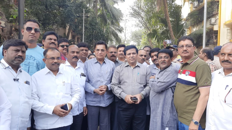 कांदिवली पुलिस स्टेशन में गिरफ्तारी देने पहूचे किरीट सोमैया कांदिवली पुलिस स्टेशन में गिरफ्तारी देने पहूचे किरीट सोमैया