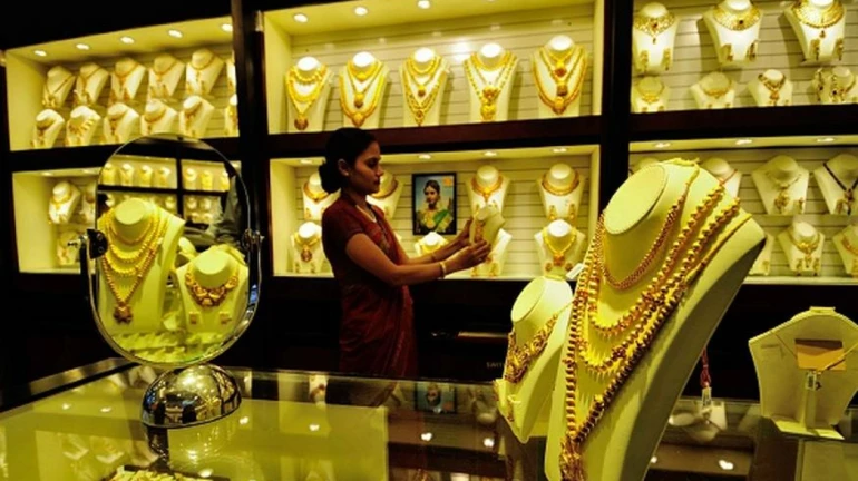 गहनों की खरीद के लिए आधार या पैन कार्ड दिखाना होगा जरूरी गहनों की खरीद के लिए आधार या पैन कार्ड दिखाना होगा जरूरी