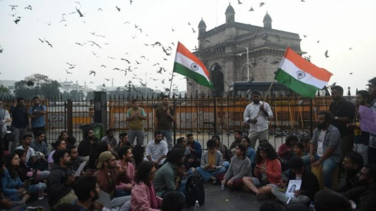 JNU Violence: Youth, students come out in solidarity at Gateway of India JNU Violence: Youth, students come out in solidarity at Gateway of India