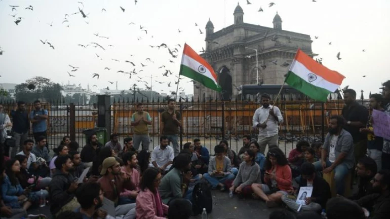 गेटवे ऑफ इंडिया पर JNU हमले के विरोध में प्रदर्शन