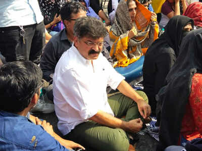 FIR filed against Maharashtra Housing Minister Jitendra Awhad