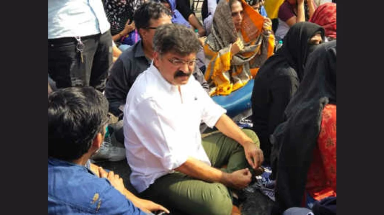 जेएनयू हल्ला: गृहनिर्माणमंत्री जितेंद्र आव्हाडही आंदोलनात सहभागी जेएनयू हल्ला: गृहनिर्माणमंत्री जितेंद्र आव्हाडही आंदोलनात सहभागी