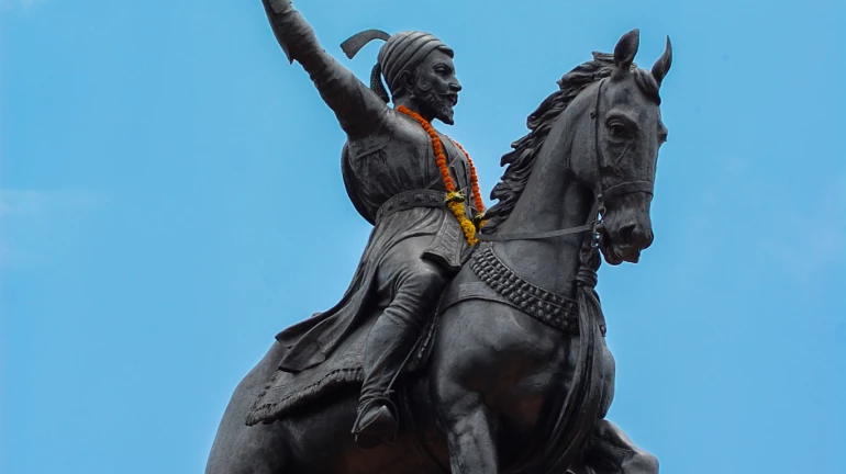 'हा' अभिनेता घेऊन येतोय छत्रपती शिवाजी महाराजांवर बायोपिक 'हा' अभिनेता घेऊन येतोय छत्रपती शिवाजी महाराजांवर बायोपिक