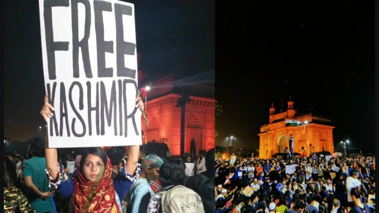 गेटवे ऑफ इंडिया पर प्रदर्शन के दौरान दिखे ' फ्री कश्मीर' के पोस्टर गेटवे ऑफ इंडिया पर प्रदर्शन के दौरान दिखे ' फ्री कश्मीर' के पोस्टर