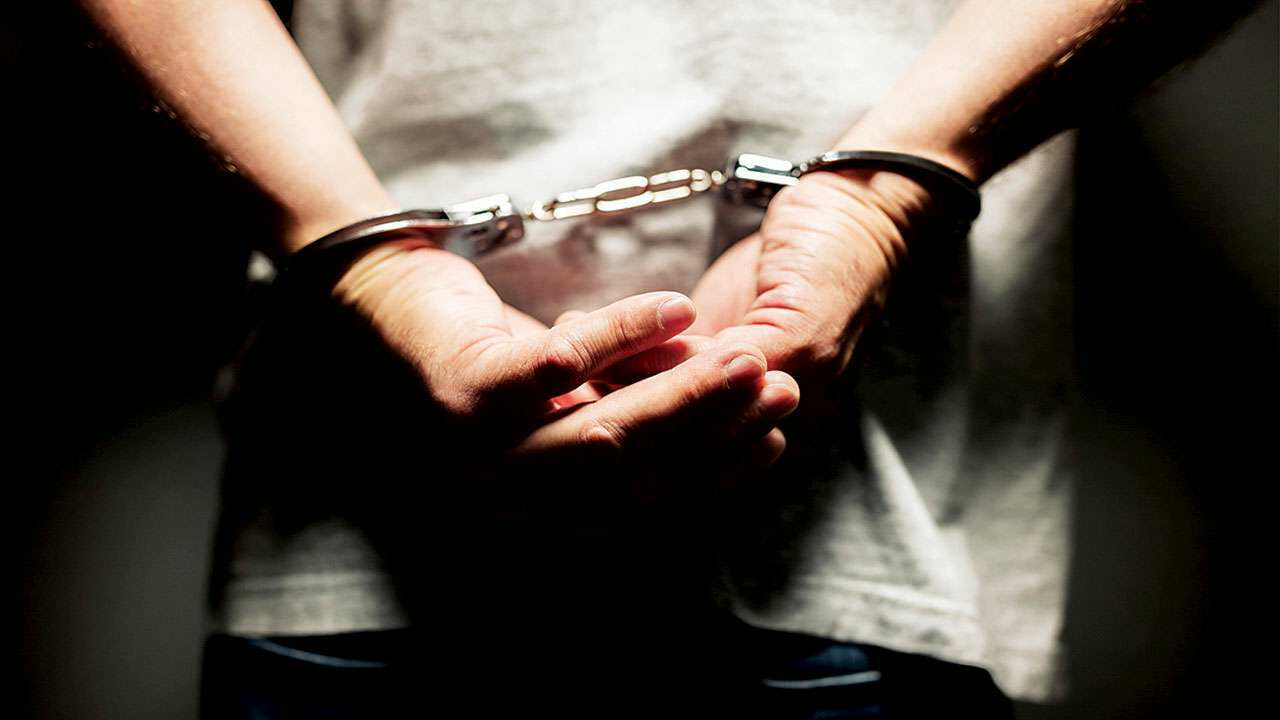 महिला को ट्रेन से धक्का देनेवाले को पुलिस ने किया गिरफ्तार