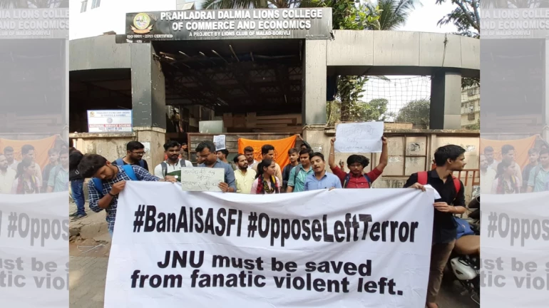 ABVP कार्यकर्ताओ ने LEFT , AISA और  SFI के खिलाफ किया प्रदर्शन