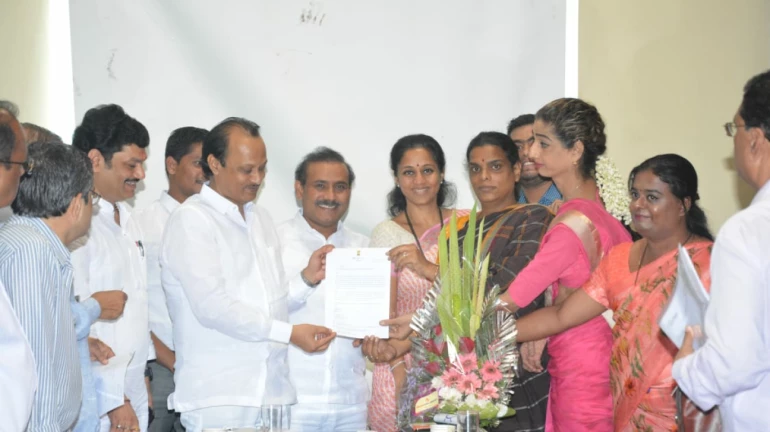 'किन्नर बोर्ड'साठी तृतीयपंथीयांचं अजितदादांना निवेदन 'किन्नर बोर्ड'साठी तृतीयपंथीयांचं अजितदादांना निवेदन