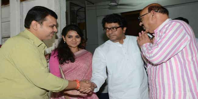 देवेंद्र फडणवीस और राज ठाकरे के बीच डेढ़ घंटे तक हुई बैठक, महाराष्ट्र में बनेगा नया समीकरण?