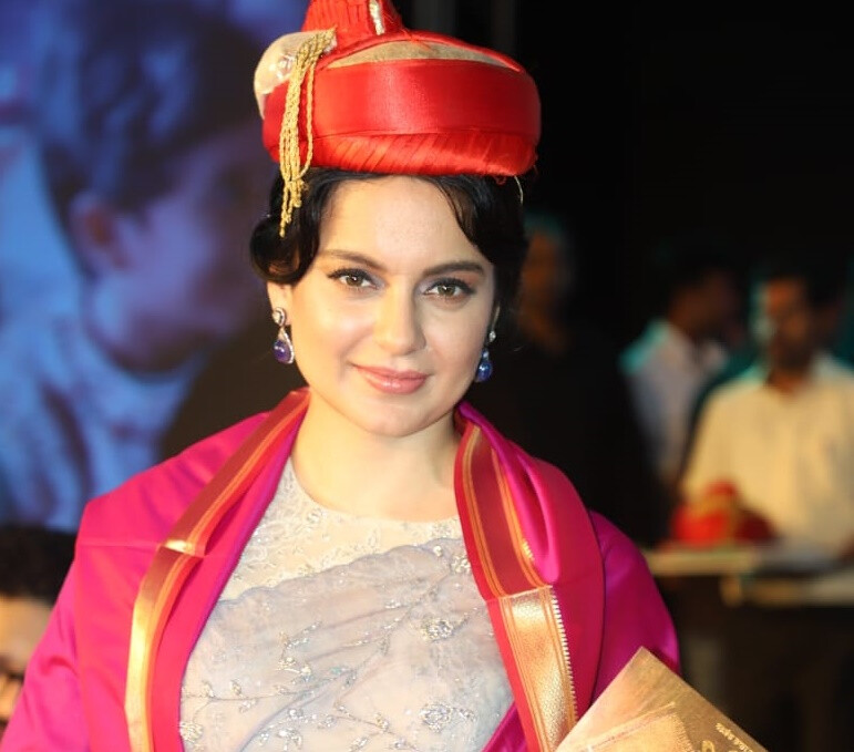 पुणे में कंगना के साथ 10 हजार स्टूडेंट्स बोले 'ले पंगा'