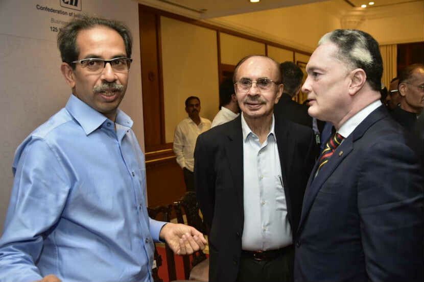 महाराष्ट्रातून एकही उद्योग बाहेर जाऊ देणार नाही, मुख्यमंत्र्यांचं उद्योजकांना आश्वासन