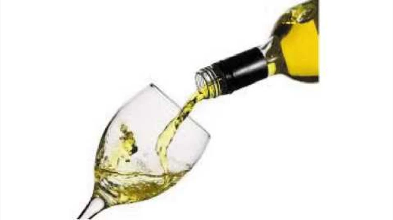 मुंबईत मद्य विक्रीत ५ टक्यांनी घट मुंबईत मद्य विक्रीत ५ टक्यांनी घट