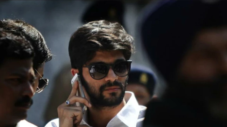 जोपर्यंत हे सत्तेत आहेत, तोपर्यंत रस्ते सुधारणार नाहीत - अमित ठाकरे जोपर्यंत हे सत्तेत आहेत, तोपर्यंत रस्ते सुधारणार नाहीत - अमित ठाकरे