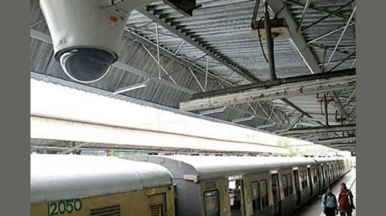 मध्य रेल्वे स्थानकांत बसवणार २ हजार सीसीटीव्ही मध्य रेल्वे स्थानकांत बसवणार २ हजार सीसीटीव्ही