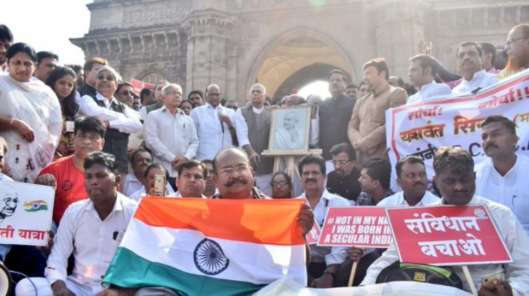 मुंबई के गेटवे ऑफ इंडिया से गांधी शांति यात्रा की शुरुआत