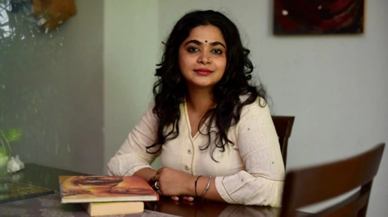 फिल्म निर्माता अश्विनी अय्यर तिवारी ने अपने डेब्यू नॉवेल 'मैपिंग लव' की रिलीज को इस वजह से टाला फिल्म निर्माता अश्विनी अय्यर तिवारी ने अपने डेब्यू नॉवेल 'मैपिंग लव' की रिलीज को इस वजह से टाला