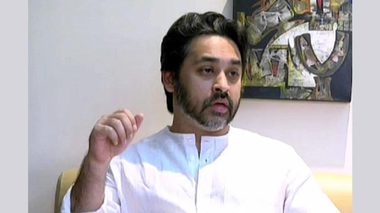 सेनाभवनवर महाराजांच्यावर बाळासाहेबांचे स्थान का ?- निलेश राणे सेनाभवनवर महाराजांच्यावर बाळासाहेबांचे स्थान का ?- निलेश राणे