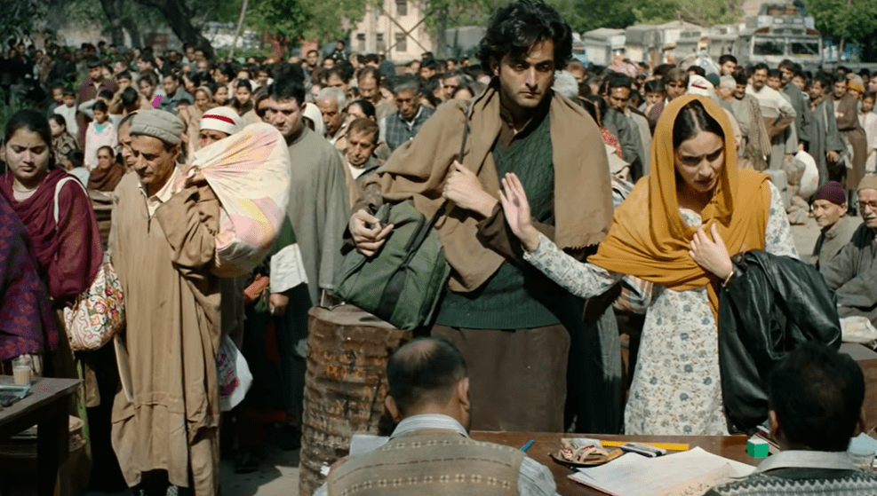 'शिकारा' का हिस्सा बने 4000 असली कश्मीरी पंडित, देखिये बीटीएस वीडियो