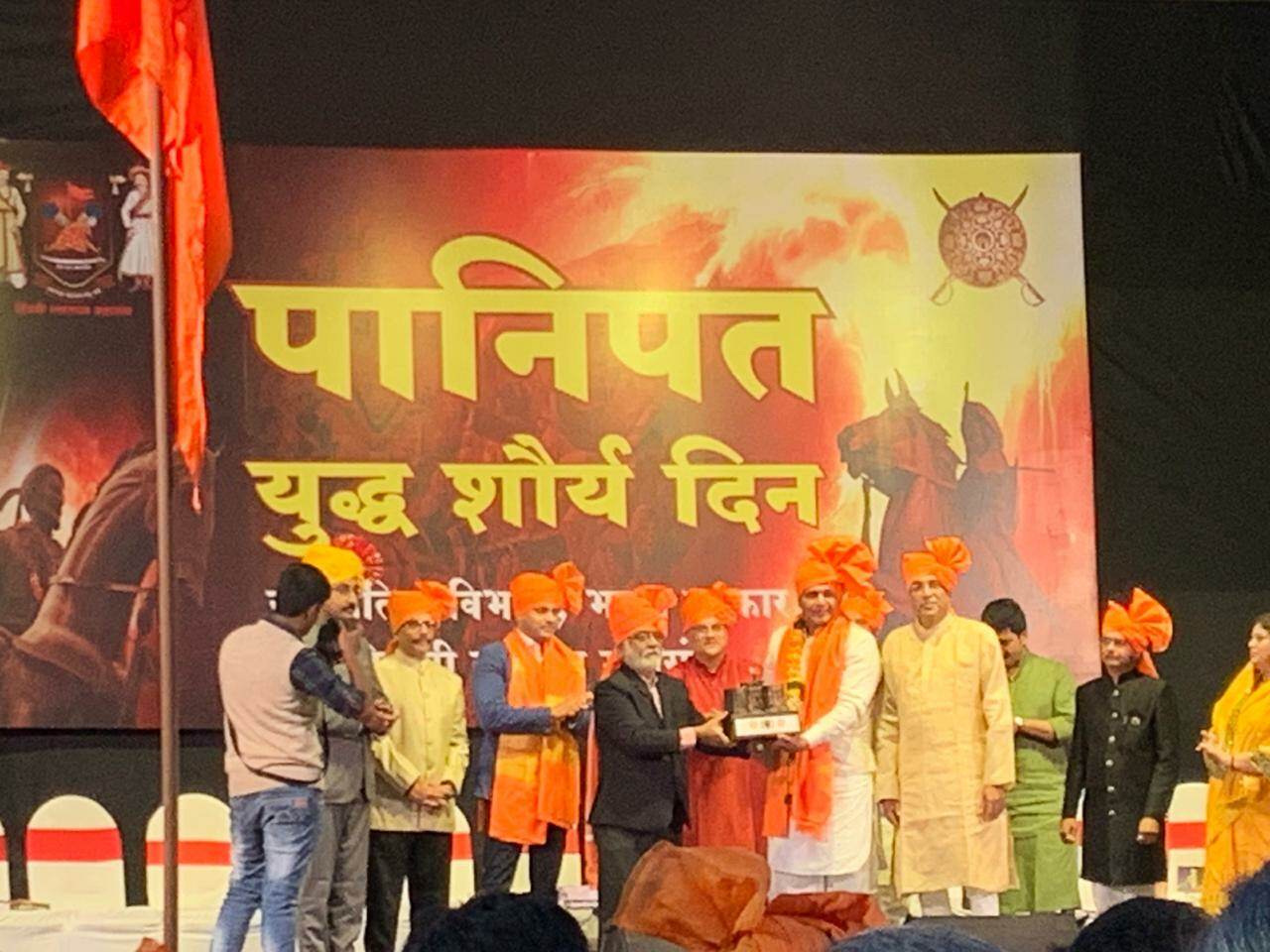 मराठाओं के वंशजों ने 'पानीपत' के लिए आशुतोष गोवारिकर को किया सम्मानित