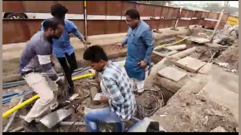 कॅबिनेट मंत्री नवाब मलिक यांचे भाऊ कप्तान मलिक यांची कामगारांना मारहाण व्हिडिओ वायरल कॅबिनेट मंत्री नवाब मलिक यांचे भाऊ कप्तान मलिक यांची कामगारांना मारहाण व्हिडिओ वायरल