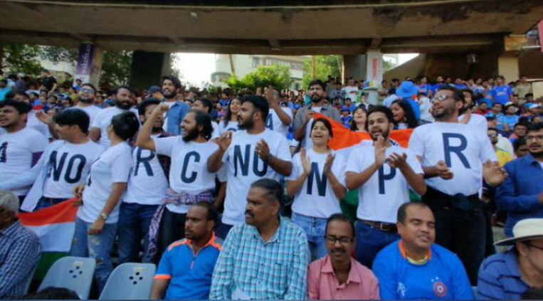 VIDEO : भारत-ऑस्ट्रेलिया मैच के दौरान NRC और NPR का विरोध प्रदर्शन