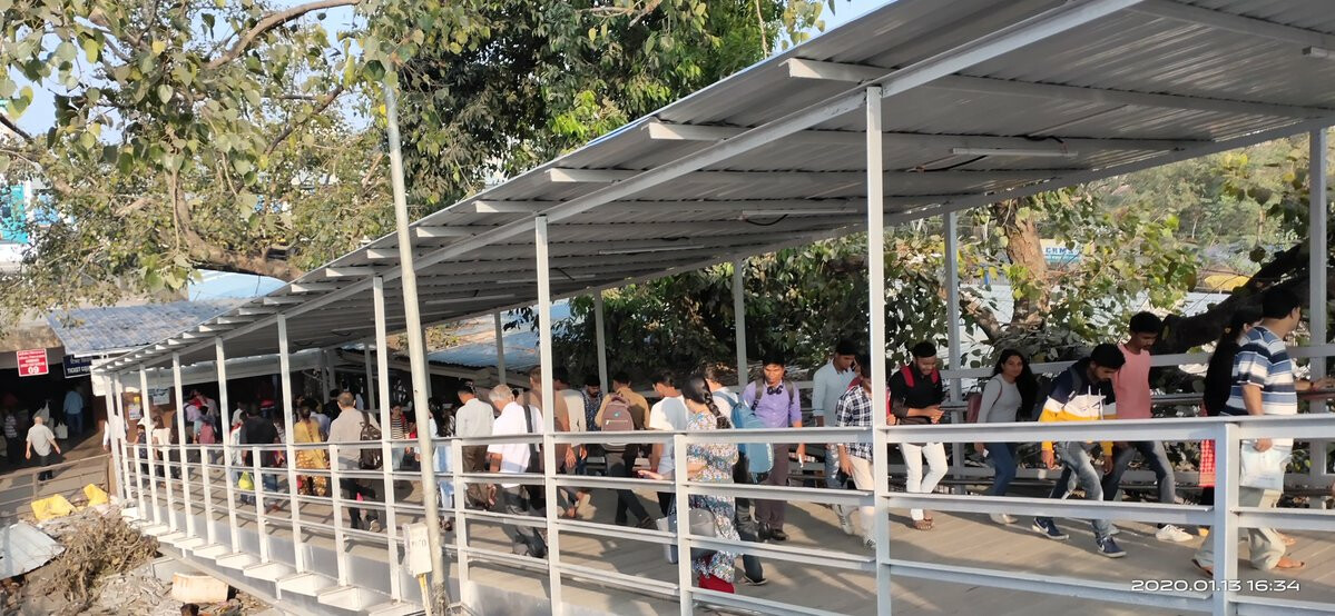 दादर स्थानकाबाहेरील पूलाचा रॅप्म प्रवाशांसाठी खूला