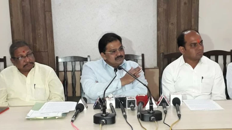 मोदींशी तुलना हा शिवाजी महाराजांचा सन्मानच, भाजप नेता बरळला मोदींशी तुलना हा शिवाजी महाराजांचा सन्मानच, भाजप नेता बरळला