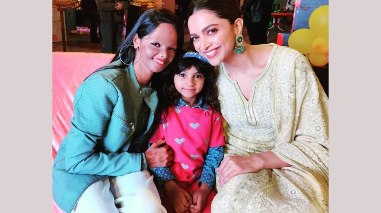 एसिड अटैक सर्वाइवर लक्ष्मी अग्रवाल की बेटी 'छपाक' देख हुई इमोशनल एसिड अटैक सर्वाइवर लक्ष्मी अग्रवाल की बेटी 'छपाक' देख हुई इमोशनल