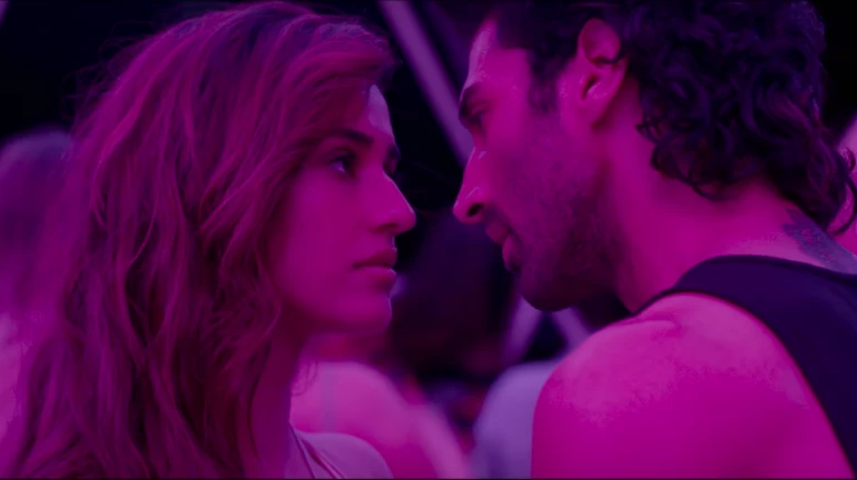 'मलंग' के टाइटल ट्रैक में दिखी आदित्य-दिशा की सिजलिंग केमेस्ट्री 'मलंग' के टाइटल ट्रैक में दिखी आदित्य-दिशा की सिजलिंग केमेस्ट्री