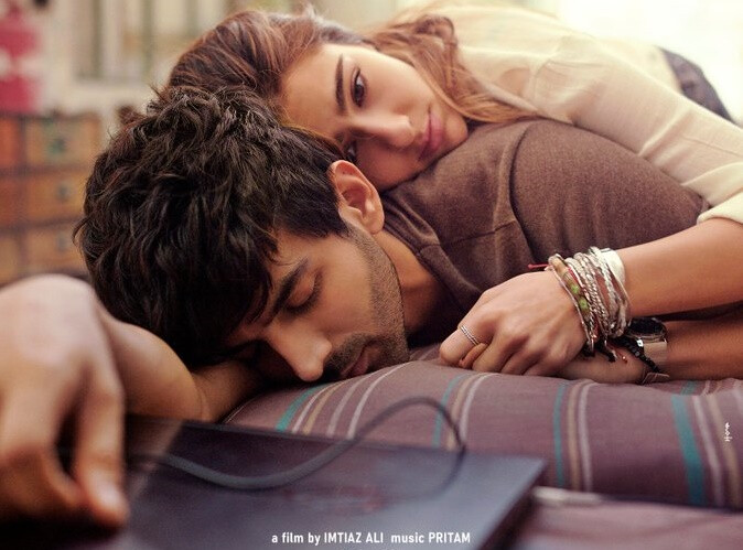 Sara Ali Khan and Kartik Aaryan look super cute Love Aaj Kal poster