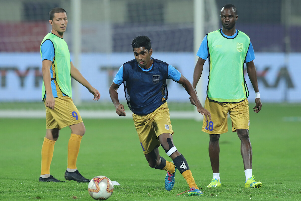 ISL 2019/20: Mumbai, Bengaluru eye three points as the battle for top-four intensifies