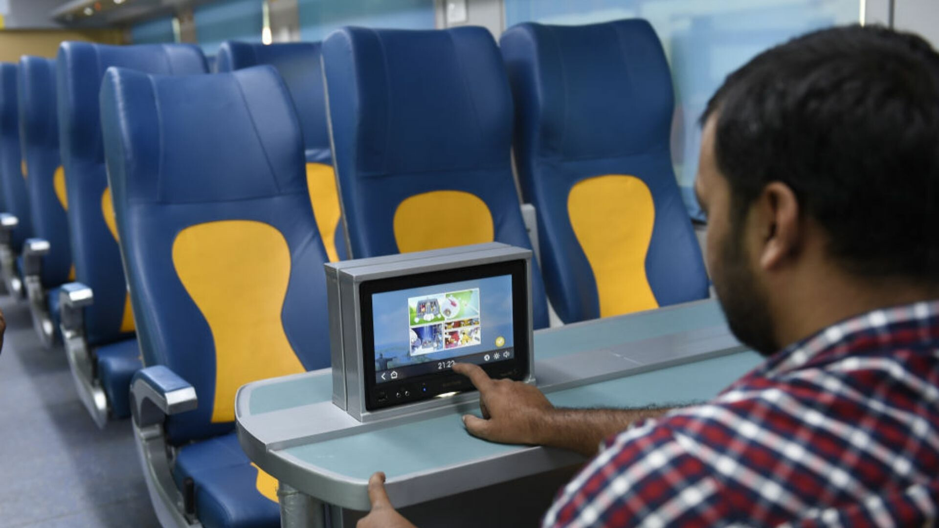 अहमदाबाद से मुंबई शुरू हुई तेजस , जाने सारी बातें