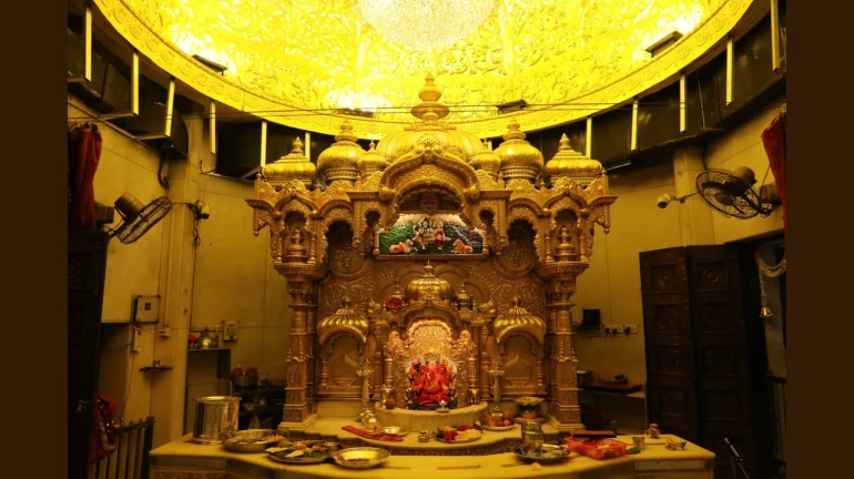 सिद्धिविनायक मंदिर दान विवाद- महाराष्ट्र सरकार ने 18 करोड़ सालाना चोरी के आरोपों के बाद 5 साल का ऑडिट करने का आदेश दिया सिद्धिविनायक मंदिर दान विवाद- महाराष्ट्र सरकार ने 18 करोड़ सालाना चोरी के आरोपों के बाद 5 साल का ऑडिट करने का आदेश दिया