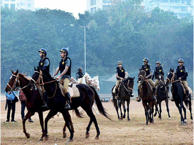 पोलिसांच्या अश्वदलाला Amul ने अशा प्रकारे दिली मानवंदना