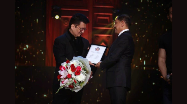 साजिद नाडियाडवाला का मुंबई पुलिस ने किया सम्मानित साजिद नाडियाडवाला का मुंबई पुलिस ने किया सम्मानित