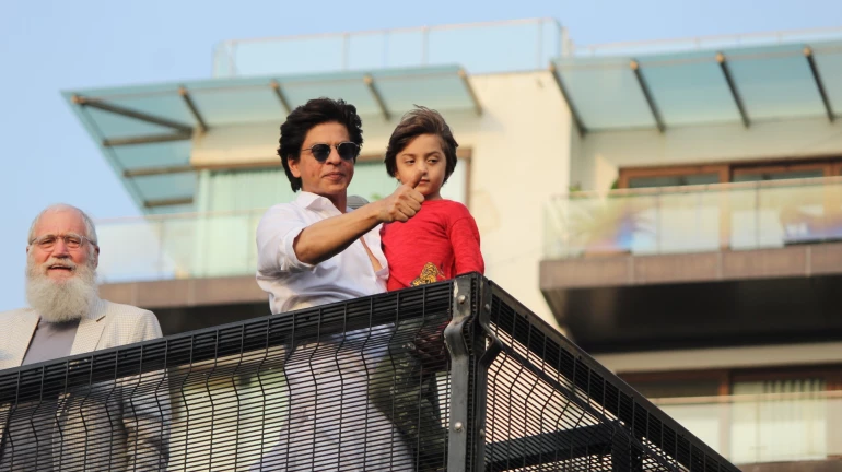 COVID-19: शाहरुख खान ने क्वारंटाइन कैपेसिटी का विस्तार करने के लिए दिया अपना चार-मंजिला ऑफिस, BMC ने कही ये बात COVID-19: शाहरुख खान ने क्वारंटाइन कैपेसिटी का विस्तार करने के लिए दिया अपना चार-मंजिला ऑफिस, BMC ने कही ये बात